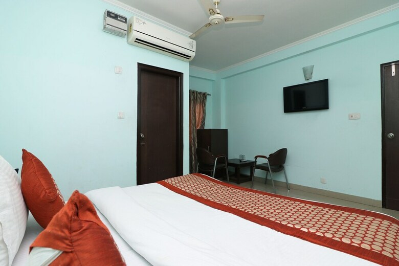 Oyo 9786 Hotel Aerolook