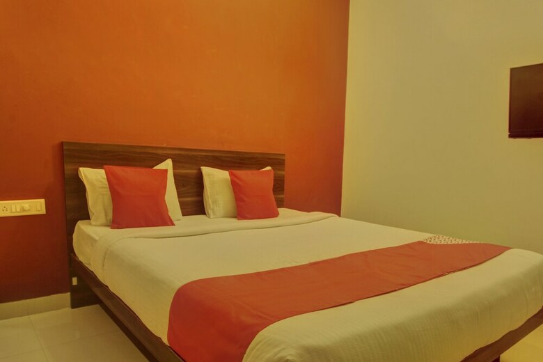 Hotel Oyo 9946 Ckb Apartment