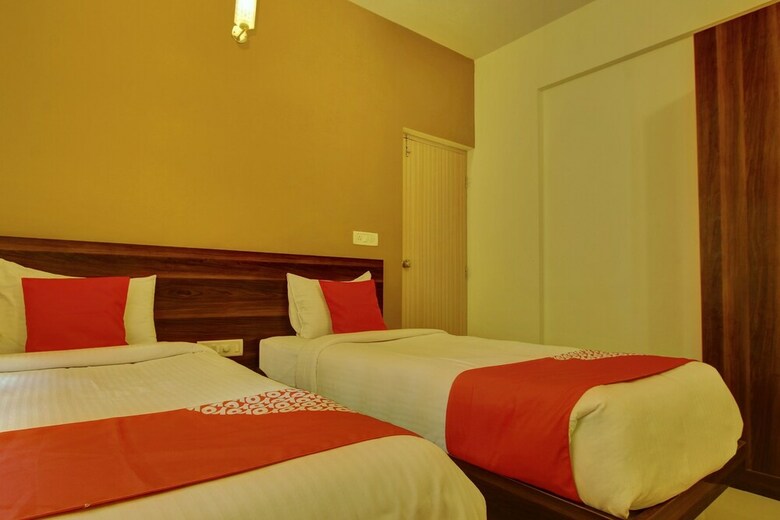 Hotel Oyo 9946 Ckb Apartment