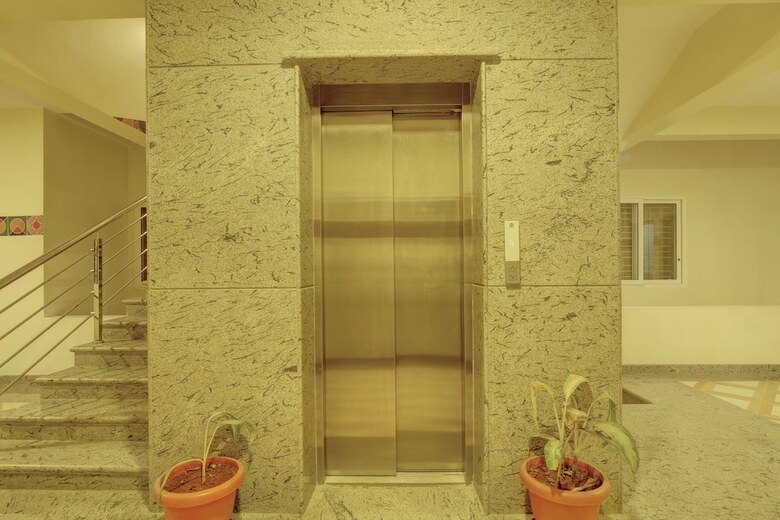Hotel Oyo 9946 Ckb Apartment
