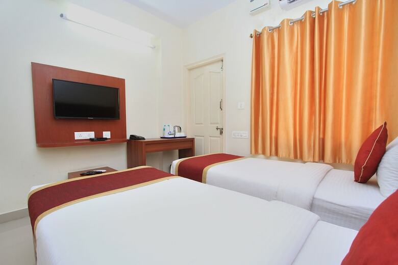 Hotel Oyo 9653 Ample Premium Suites