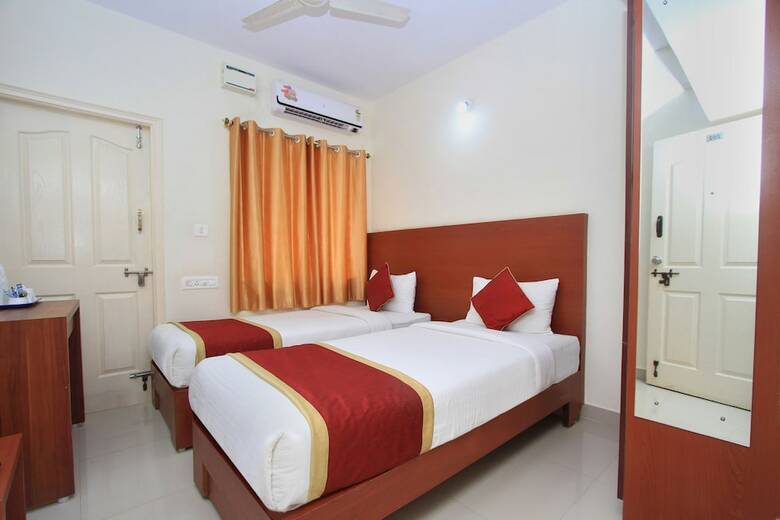 Hotel Oyo 9653 Ample Premium Suites