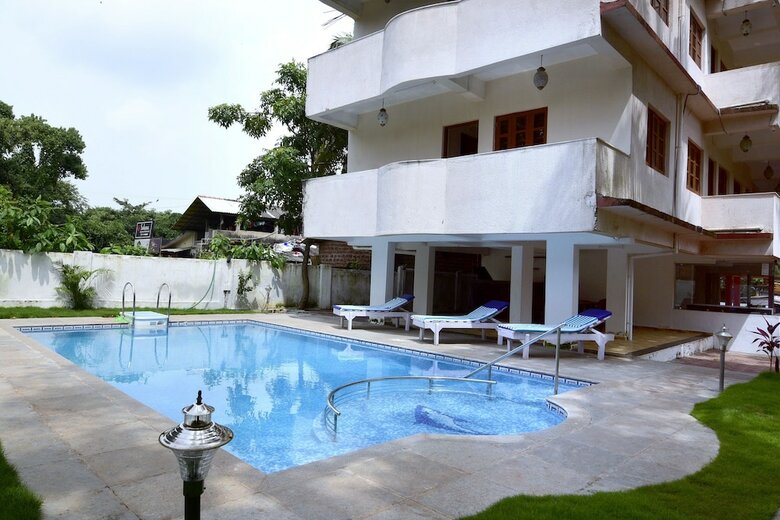 Hotel Oyo 9780 La Costa Residency