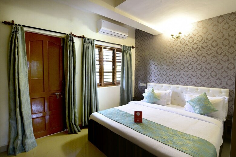 Hotel Oyo 9780 La Costa Residency