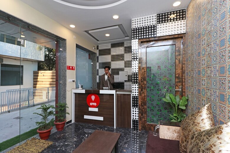 Oyo 10223 Hotel Clouds 21