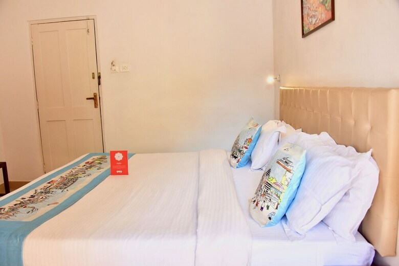 Oyo 10240 Hotel Mayfair 1