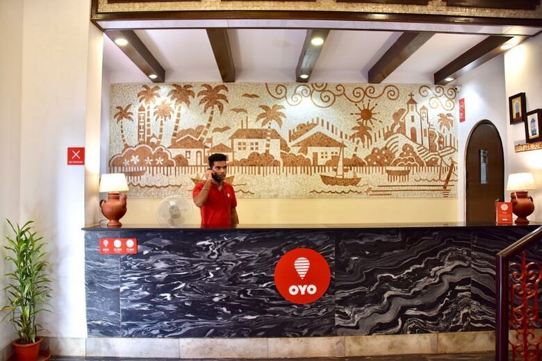 Oyo 10240 Hotel Mayfair 1