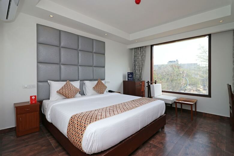 Oyo 10327 The K Hotel