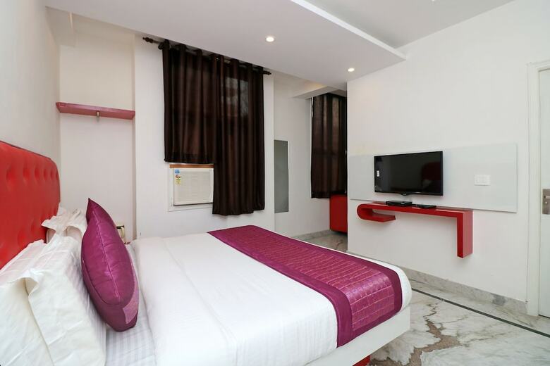 Hotel Oyo 9821 Gali Hari Mandir