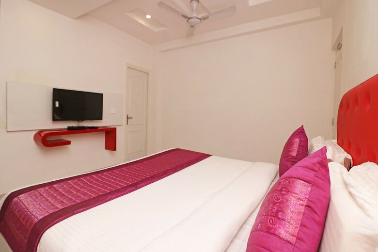 Hotel Oyo 9821 Gali Hari Mandir