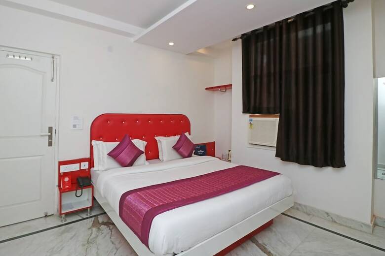 Hotel Oyo 9821 Gali Hari Mandir