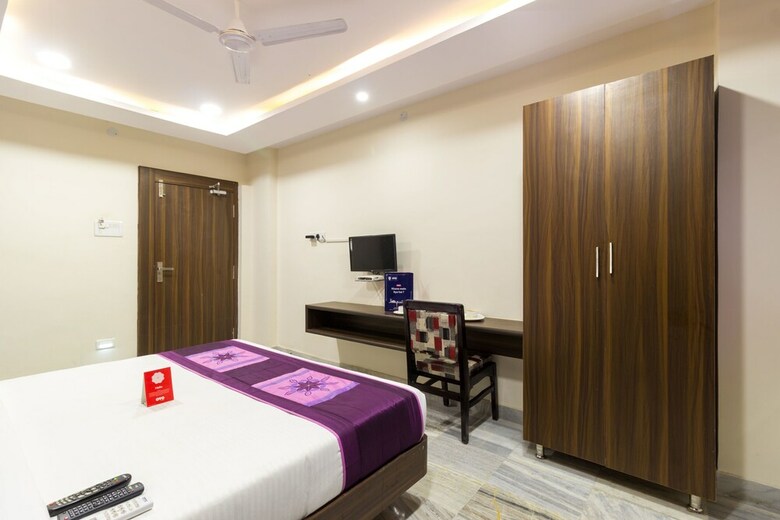 Oyo 6651 Hotel Srujana Stay Inn