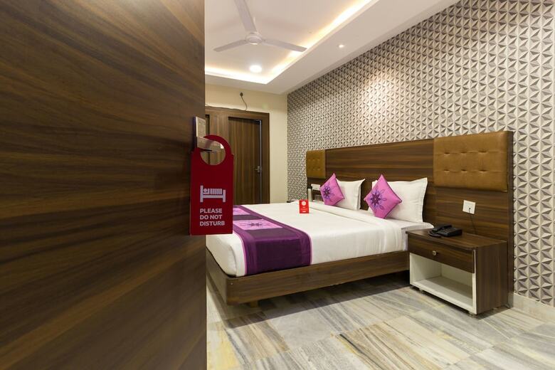 Oyo 6651 Hotel Srujana Stay Inn