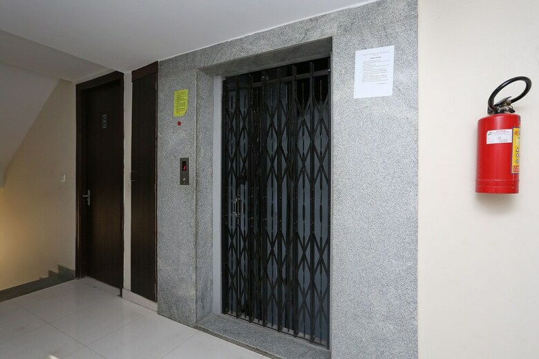 Hotel Oyo 7672 Pride Inn