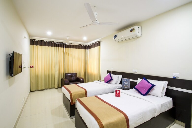 Hotel Oyo 7672 Pride Inn