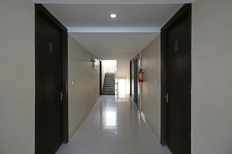 Hotel Oyo 7672 Pride Inn