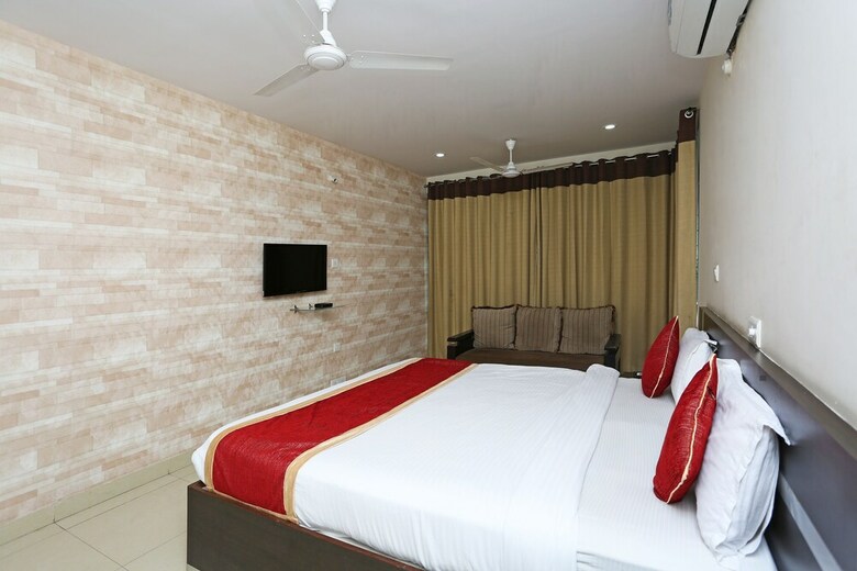 Hotel Oyo 7672 Pride Inn