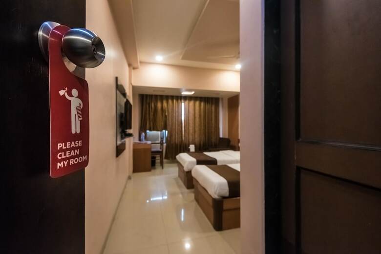 Oyo 7727 Hotel Sarovar Grand