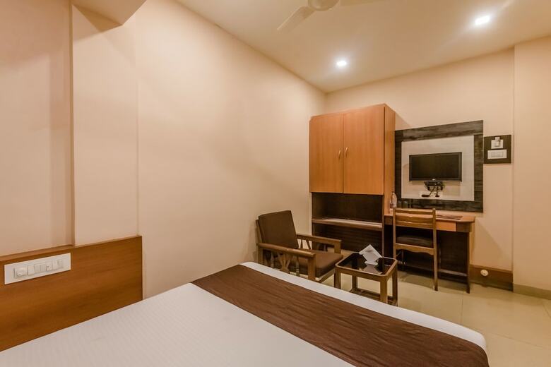Oyo 7727 Hotel Sarovar Grand