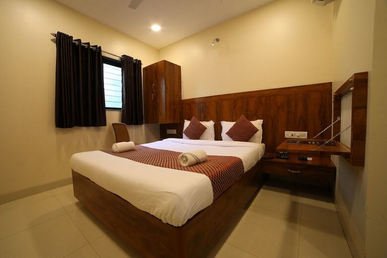 Hotel Oyo 8757 Prakash Inn