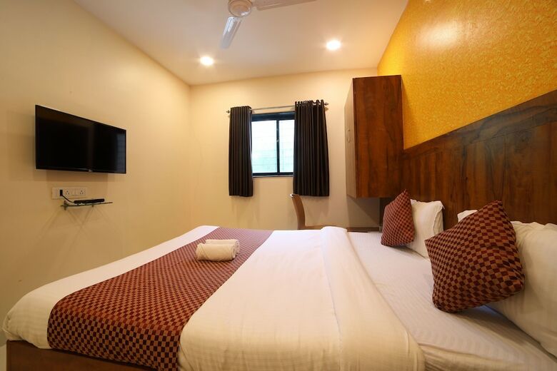 Hotel Oyo 8757 Prakash Inn