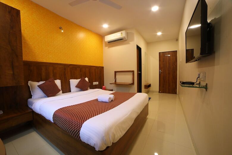 Hotel Oyo 8757 Prakash Inn