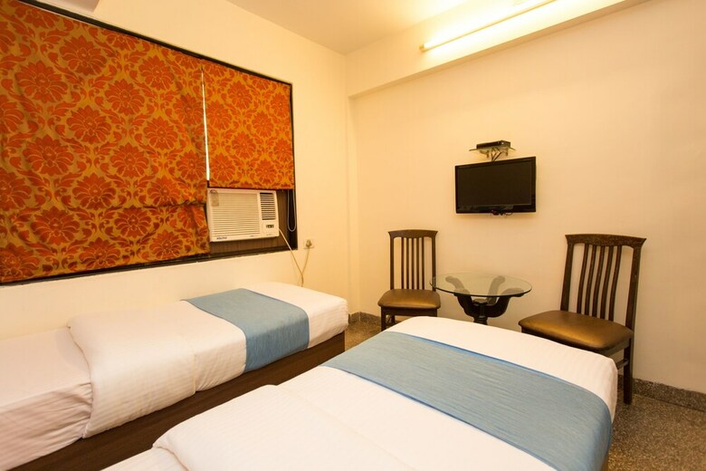 Hotel Oyo 8850 J K Regency