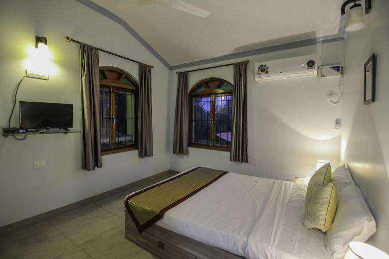 Villa Oyo 10723 Home Pool View Studio Colva
