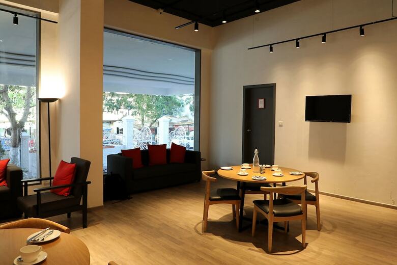 Hotel Oyo Townhouse 021 Bombay Exhibition Centre