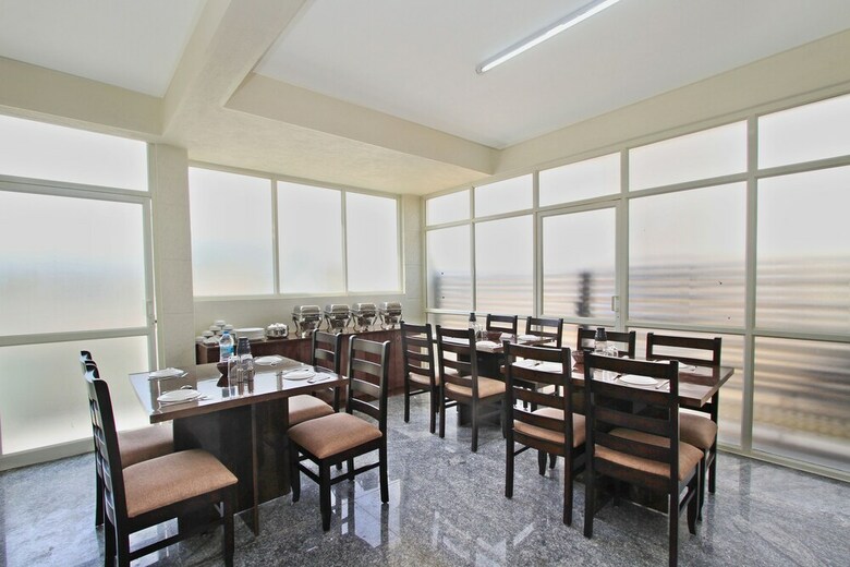 Oyo 7153 Hotel Amber