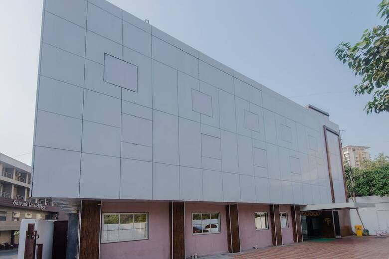 Oyo 10166 Hotel D69 Residency