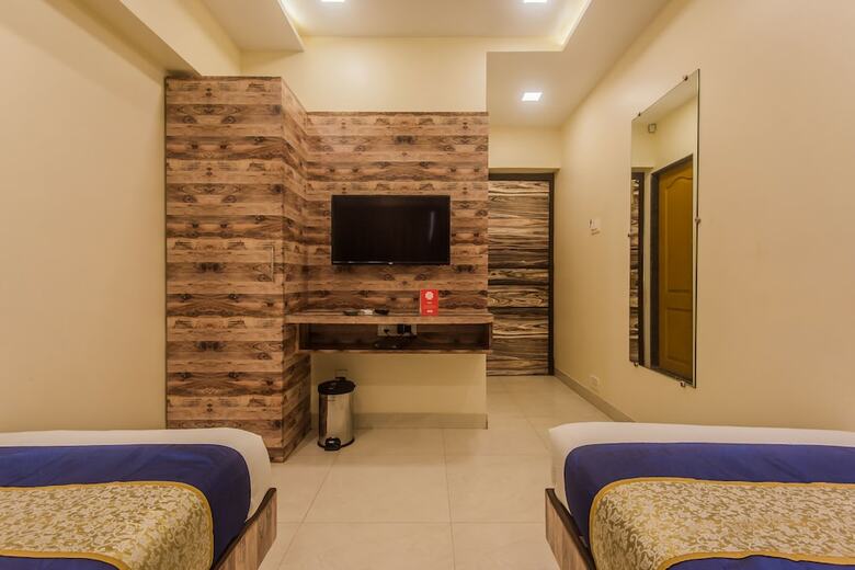 Oyo 10016 Hotel Golden Inn