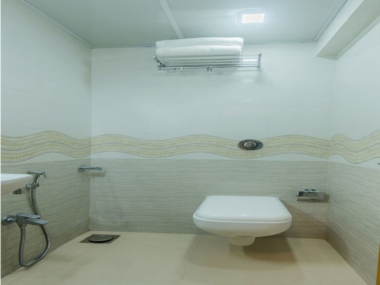 Oyo 10016 Hotel Golden Inn