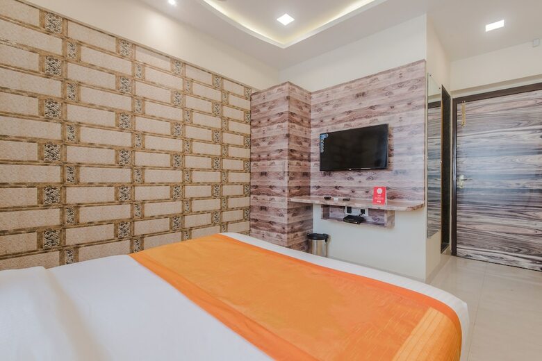 Oyo 10016 Hotel Golden Inn