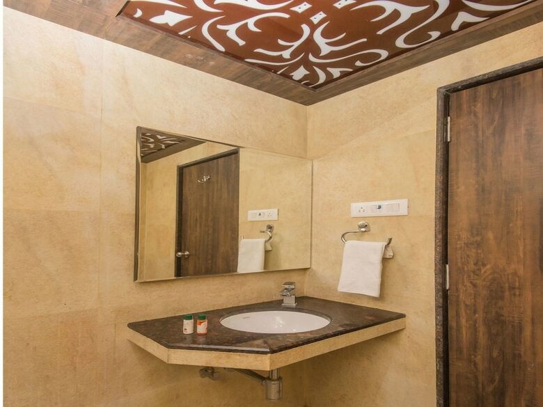 Oyo 10650 Hotel Lotus Residency