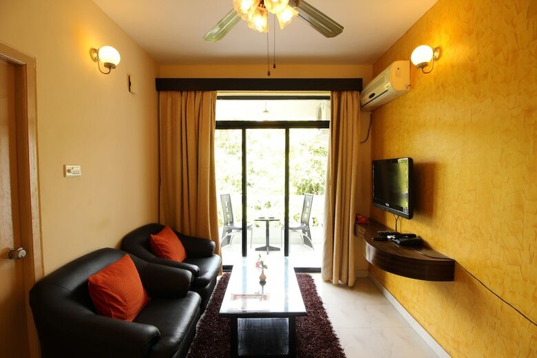 Hotel Oyo 10798 Home Premium Studio Paroda