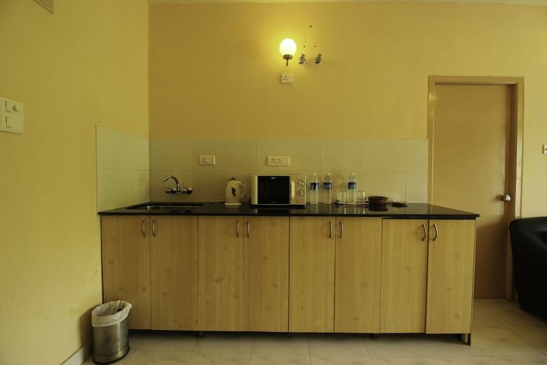 Hotel Oyo 10798 Home Premium Studio Paroda