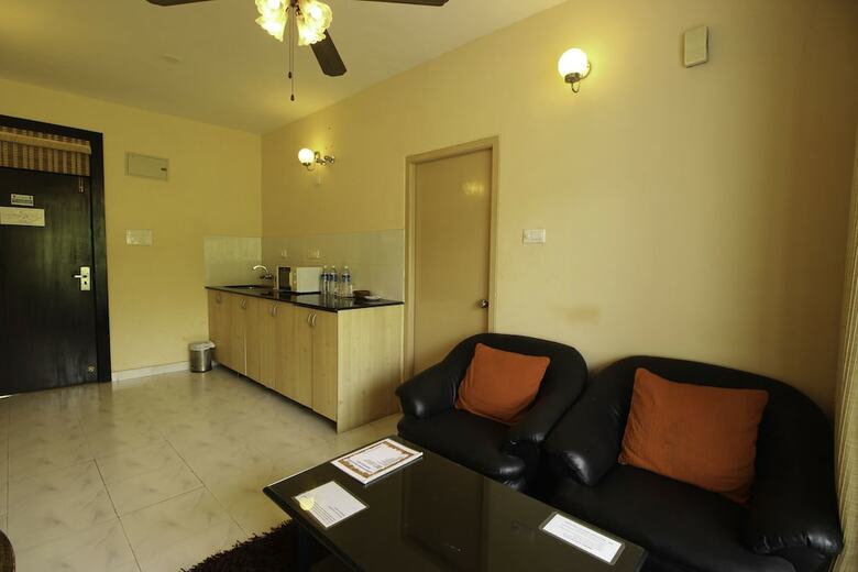 Hotel Oyo 10798 Home Premium Studio Paroda