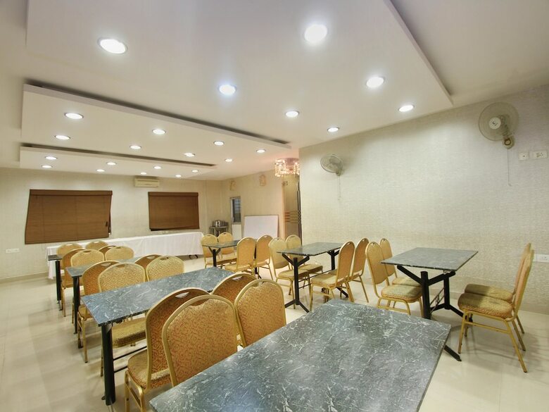 Oyo 435 Hotel Amshi International