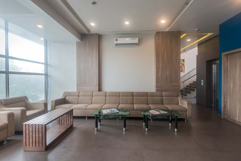 Oyo 9644 Hotel Mahadev Residency