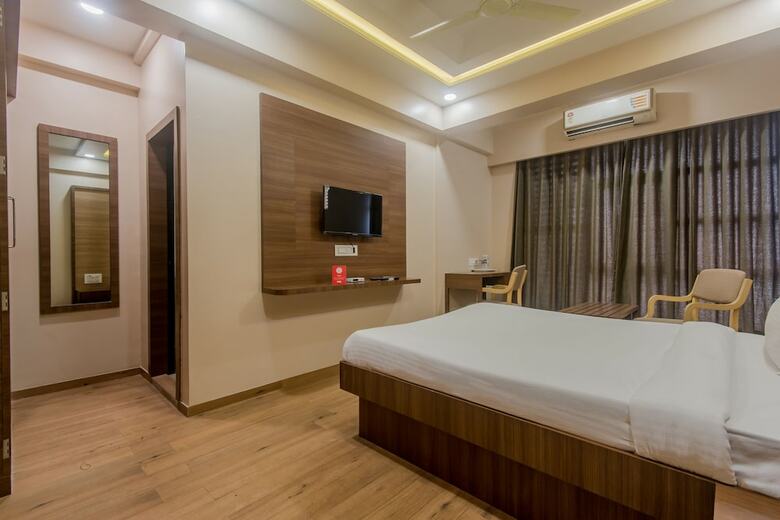 Oyo 9644 Hotel Mahadev Residency