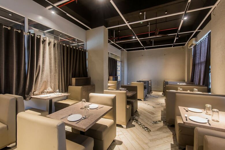 Oyo 9644 Hotel Mahadev Residency