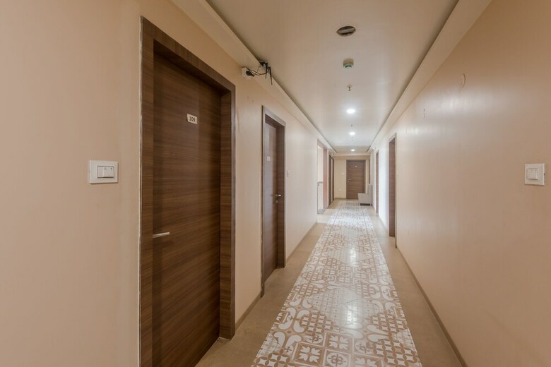 Oyo 9644 Hotel Mahadev Residency
