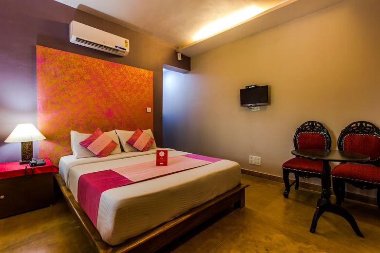 Hotel Oyo 5671 Maximum Holiday Inn