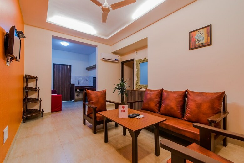 Hotel Oyo 5671 Maximum Holiday Inn