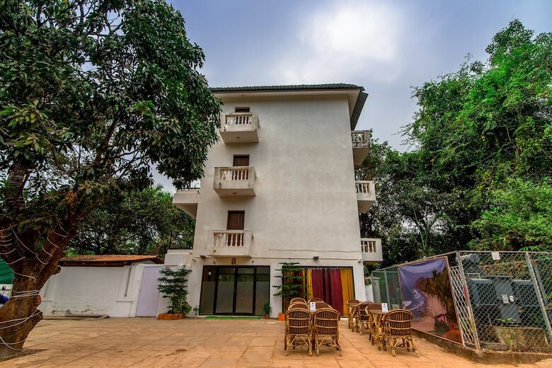 Hotel Oyo 5671 Maximum Holiday Inn