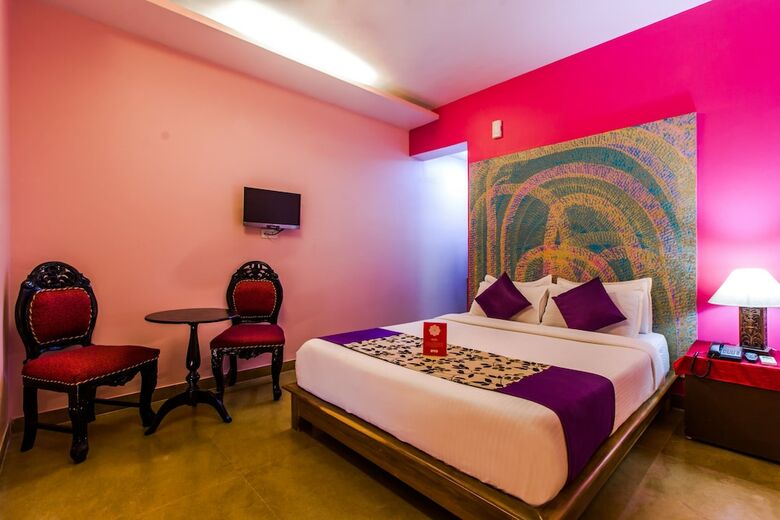 Hotel Oyo 5671 Maximum Holiday Inn