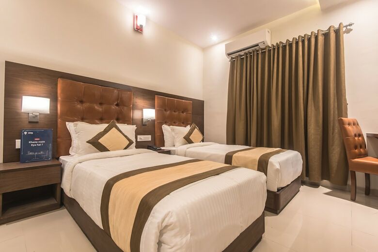 Hotel Oyo 9328 Empire Suite