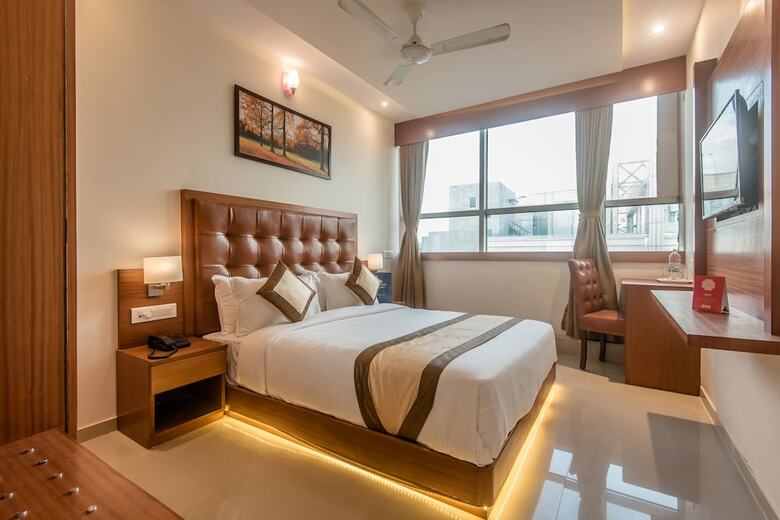 Hotel Oyo 9328 Empire Suite