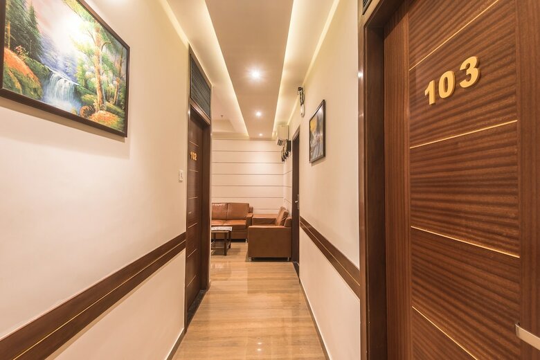 Hotel Oyo 9328 Empire Suite